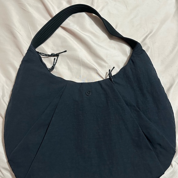 lululemon slouchy sling bag - Picture 1 of 5